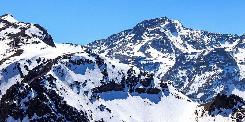 从用户灵感中绽放的日式禅意美学：揭秘希希美亚红色主题美妆新品共创之路