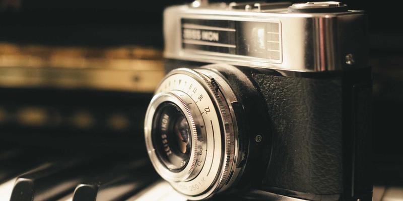 希希美亚88：解锁红色主题下的美容与时尚穿搭全攻略