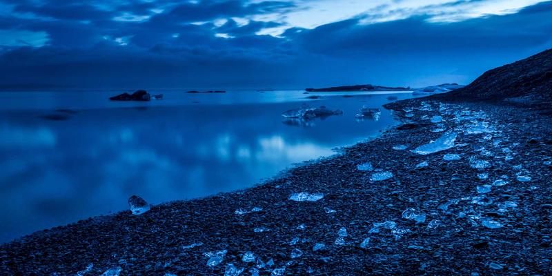 希希美亚的视觉营销艺术：如何用红色美学与日式禅意，打造高级感社交媒体内容