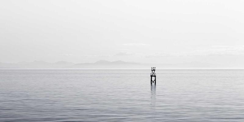 时尚分享 | 红色主题美妆：揭秘希希美亚红色晚霜搭配专业按摩的抗老夜间修护秘诀