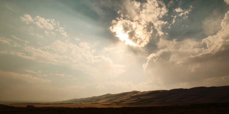 高端护肤对决：希希美亚与同类品牌的深度对比与美容技巧解析